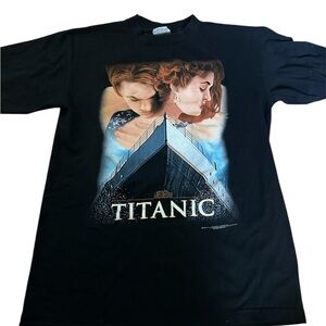 Vintage black Titanic movie t shirt. Size Medium.